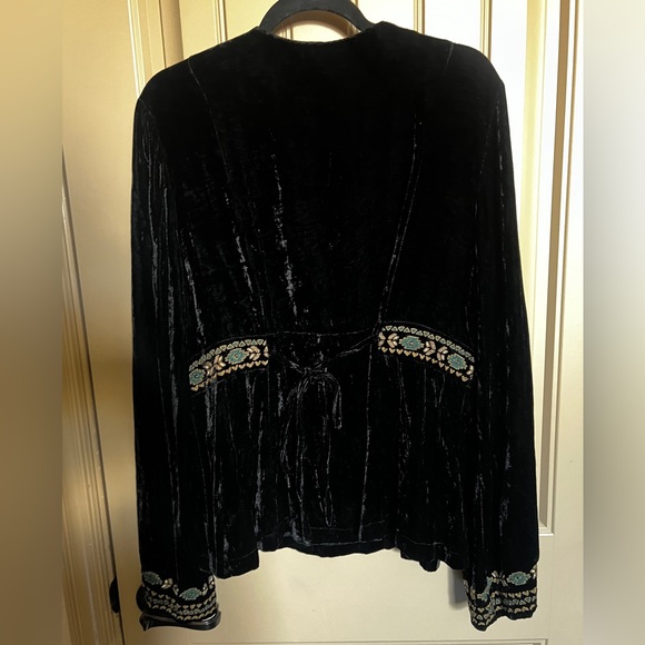 Double D Ranch Many Najas Black Crushed Velvet Top Tunic NWOT - Picture 5 of 5